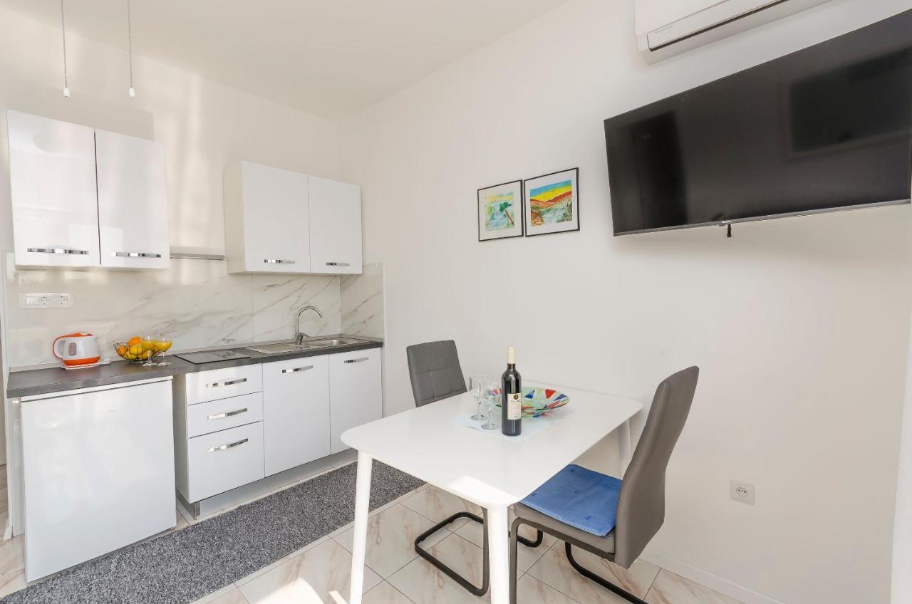 Apartments And Rooms On The Beach Vodice Exterior photo