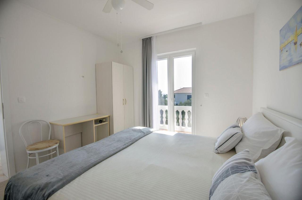 Apartments And Rooms On The Beach Vodice Exterior photo