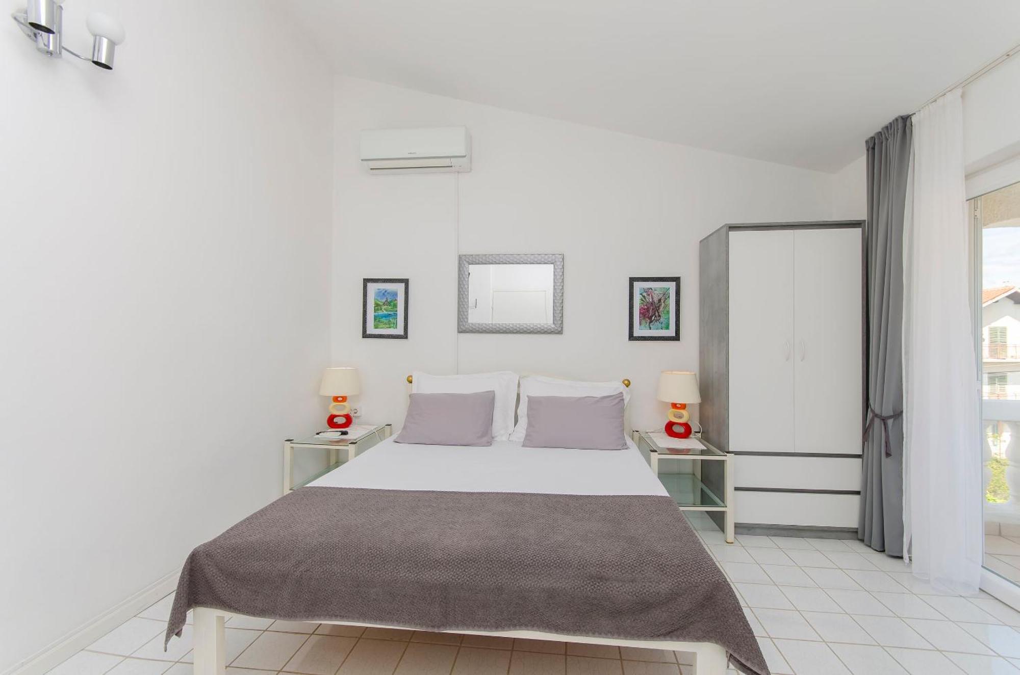 Apartments And Rooms On The Beach Vodice Exterior photo